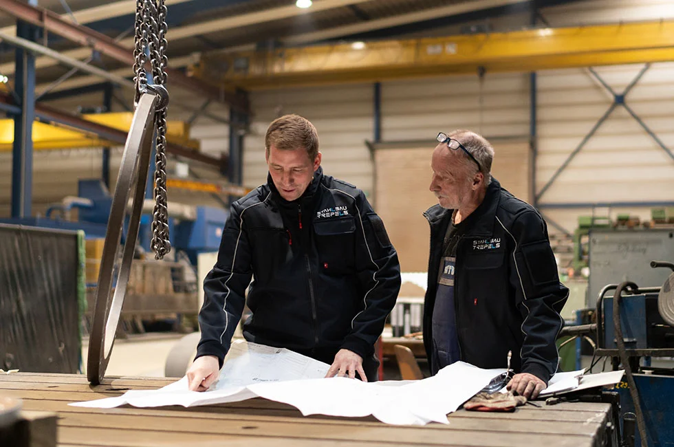 Schlosserarbeit bei Stahlbau Trepels